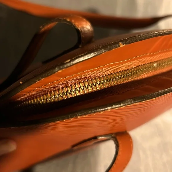 Louis Vuitton Brown Epi Lussac Shoulder Bag - Picture 5 of 11